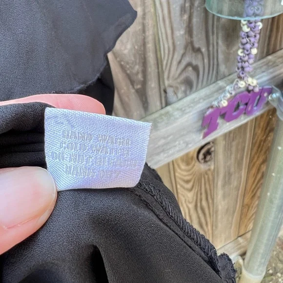 👗Charlotte Russe black cold shoulder top - Picture 7 of 10